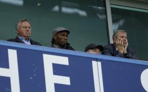 Chelsea&#39;s new manager Guus Hiddink, left, sits&nbsp;&hellip;