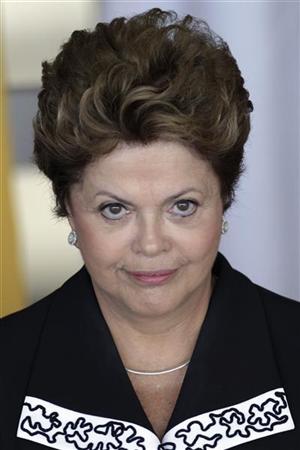 Presidente Dilma Rousseff participa de cerimônia de concessão de credenciais para novos embaixadores no Brasil, no Palácio do Planalto