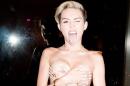 Sinead O’Connor conseille à Miley Cyrus de ne pas laisser l’industrie de la musique la prostituer