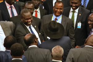 Rebel chief Riek Machar (L) and South Sudan&#39;s President&nbsp;&hellip;