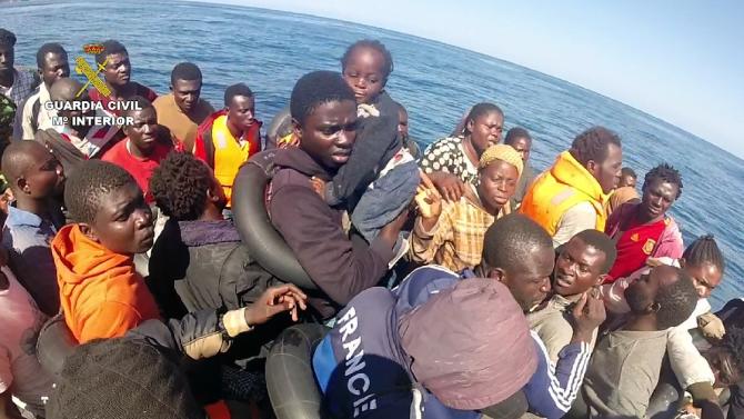 Spain&#39;s Guardia Civil rescues migrants close to Alboran island off Almeria on September 9, 2015