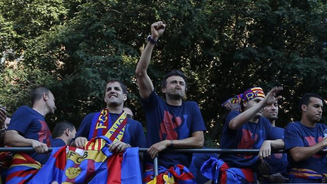 Barcelona&#39;s coach Luis Enrique centre, waves from the team bus during celebrations in Barcelona, Spain Sunday June 7, 2015 after winning the Champions League final soccer match Saturday by beating Juventus Turin 3-1. Barcelona won the triple this season winning the Spanish League title, the Copa del Rey and the Champions League. (AP Photo/Emilio Morenatti)