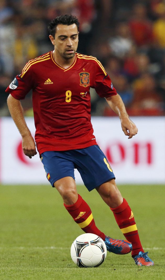 Spain's Hernandez controls the ball during their Euro 2012 quarter-final soccer match against France at Donbass Arena in Donetsk