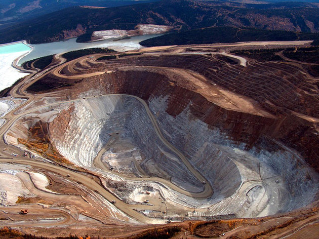 Imagen de archivo de septiembre de 2005 proporcionada por Fairbanks Gold Mining, Inc. muestra parte de la mina de oro Fort Knox Mine, en Alaska. (Foto AP/Fairbanks Gold Mining Inc., archivo)
