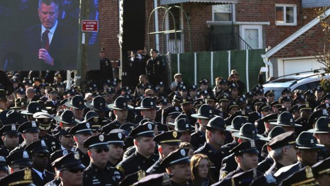 Hundreds Turn Their Back on de Blasio at NYPD Officers Funeral.