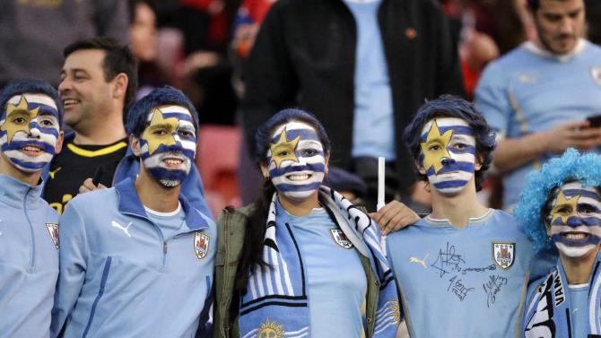 Uruguay&#39;s fans wait for the beginning of a Copa America quarterfinal soccer match against Chile at the National Stadium in Santiago, Chile, Wednesday, June 24, 2015. (AP Photo/Jorge Saenz)