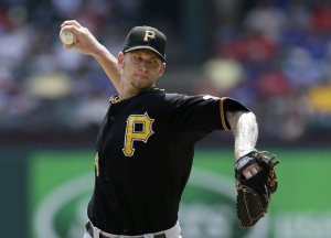 Pirates win 7-5 for 3-game sweep at Rangers