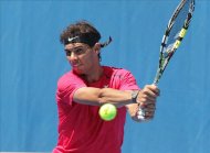 Rafael Nadal durante un entrenamiento previo al Abierto de Australia en el Melbourne Park, en Melbourne (Australia). EFE