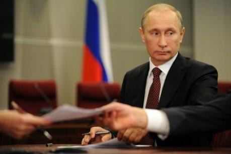 Le président de la Douma démissionne, Poutine perd un allié