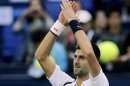 Novak Djokovic, da Sérvia, bate palmas após vencer partida de tênis contra o espanhol Feliciano Lopez, no Masters de Xangai
