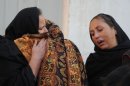 Unas musulmanas chiitas lloran este jueves en Rawalpindi la muerte de un allegado en uno de los atentados en Pakistán