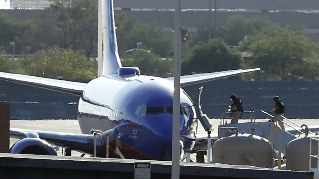 Threat forces LA-to-Texas flight to land in Ariz. - Yahoo! News