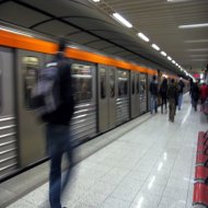 Ολόκληρο σχέδιο για να κλέβουν τους επιβάτες σε μετρό και ηλεκτρικό - Πού πουλούσαν τα κλοπιμαία
