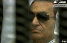 مصر: مبارك يودع في سجن طرة اثر الحكم عليه وعلى وزير داخليته بالمؤبد وتبرئة بقية المتهمين ومن بينهم جمال وعلاء مبارك 120602104256_hosni_mubarak_304x171_reuters