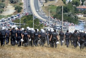 Police take a position as clashes with protestors continue …