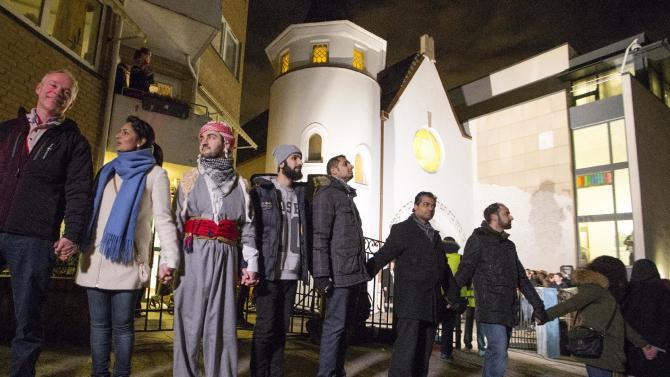More than 1,000 people formed a &quot;ring of peace&quot; around the Norwegian capital&#39;s synagogue, an initiative taken by young Muslims in Norway after a series of attacks against Jews in Europe, in Oslo, Saturday, Feb. 21 2015. Norway's Chief Rabbi Michael Melchior sang the traditional Jewish end of Shabaat song outside the Oslo synagogue before a large crowd holding hands.  (AP Photo / Hakon Mosvold Larsen / NTB Scanpix) NORWAY OUT