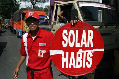 Hatta: Harga Premium Lebih Tinggi dari Solar