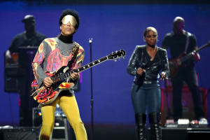 Recording artist Prince (L) and singer Mary J. Blige&nbsp;&hellip;