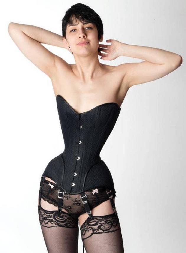 Meus, Lindos e Pagos! » Arquivos » Alemã usa corset pra ter 38cm de cintura