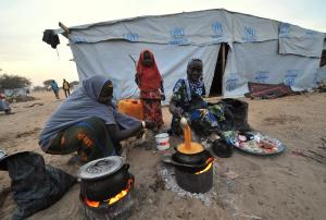 Nigerian refugee women cook in a United Nations Refugee &hellip;