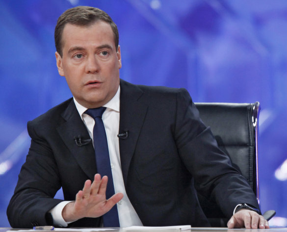 El primer ministro ruso Dimitri Medvedev en una entrevista con el canal Ostankino TV Center, el viernes 7 de diciembre de 2012, en Moscú. (Foto AP/RIA Novosti, Dmitry Astakhov, Servicio de prensa del gobierno de Rusia)