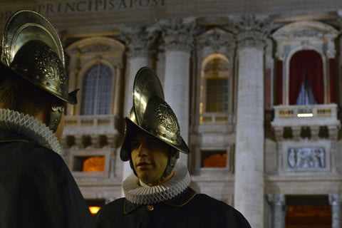 Giáo dân vui sướng vỡ òa khi Vatican có Giáo hoàng mới Giaohoangvatican7-20130313-130528-661