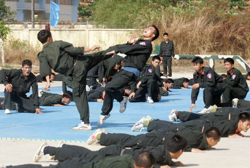 Cảnh sát Triều Tiên huấn luyện đặc nhiệm Việt Nam