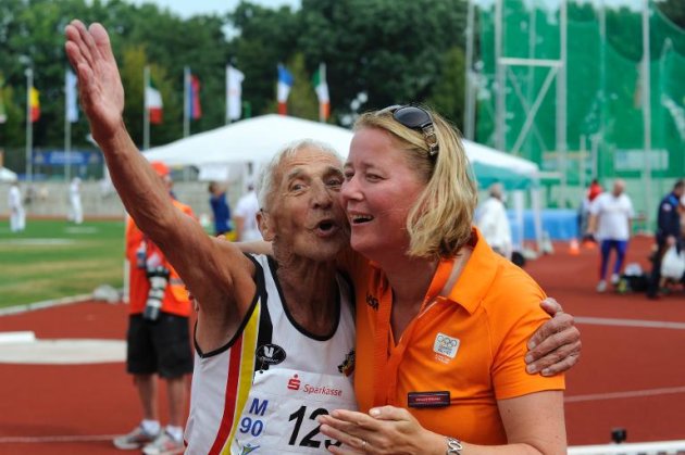 Foto de 26 de agosto de 2013 mostra Emiel 'Mieltje' Pauwels após maratona