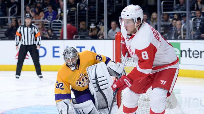 Quick shuts down Red Wings on retro night in L.A., 1-0 Detroit-red-wings-v-los-20150225-062840-444