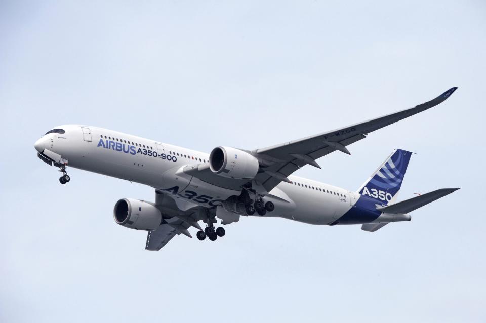 Airbus shows off A350 at big Asian airshow