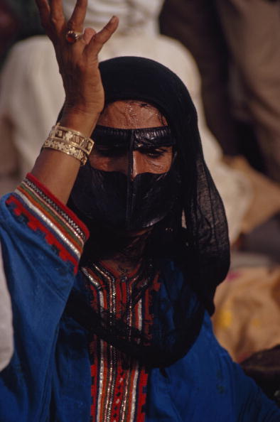 سيدة عربية تبيع الخضراوات عام 1972