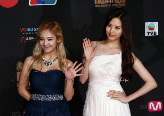 Hyoyeon and Seohyun from South Korean K-pop group Girls' Generation pose on the red carpet during Asian Music Awards in Hong Kong