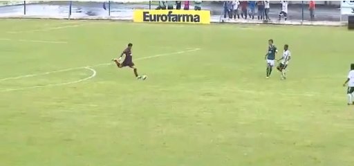 بالفيديو: حارس برازيلي يسجل هدف من مسافة 80 متر Goal-jpg_094925
