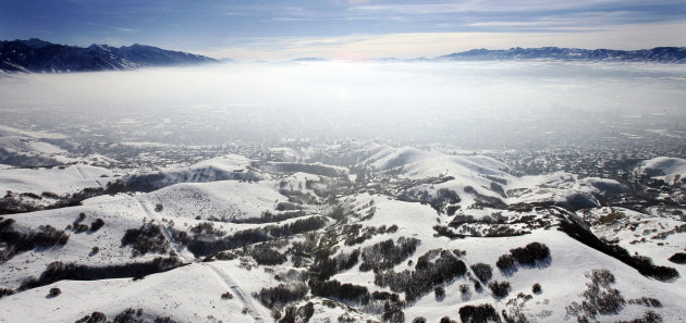 <p>               In this Jan. 9, 2013, photo, an inversion cloud covers downtown Salt Lake City.  A group of Utah doctors is declaring a health emergency over the Salt Lake City area's lingering air pollution problem. Utah Physicians for a Healthy Environment planned to deliver a petition Wednesday, Jan. 23, 2013, demanding immediate action by elected officials. (AP Photo/The Deseret News, Ravell Cal)