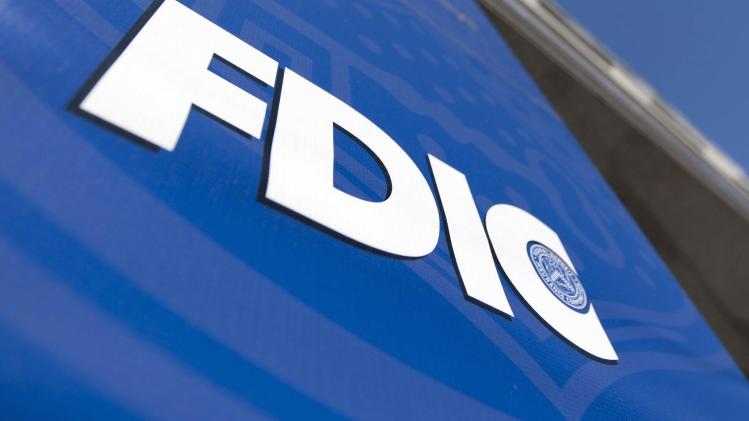 FDIC says big banks' living wills not credible - Y