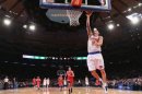 Prigioni encesta el balón durante un partido entre New York Knicks y Chicago Bulls, el 21 de diciembre de 2012