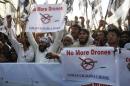 Lahore, Pakistan: sostenitori dell'organizzazione islamica Jamaat-ud-Dawa manifestano in piazza contro gli Usa e l'utilizzo di droni per omicidi mirati di militanti islamici talebani