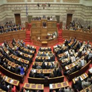 “Πόλεμος” στη Βουλή για τα χτυπήματα των ΜΑΤ σε βουλευτές του ΣΥΡΙΖΑ