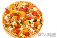 使用青椒、番茄、花椰菜等取代醃製香腸、培根，輕鬆享受低鹽披薩。