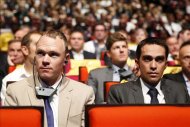 El director del Tour de Francia, Christian Prudhomme, da un discurso hoy durante la presentación de la próxima edición de la prueba ciclista en París (Francia). El Tour de Francia de 2014 contará con menos kilómetros contrarreloj que ninguno antes en la historia y apostará por la montaña, indicaron hoy los organizadores. EFEEl ciclista español Alberto Contador (dcha), del equipo Saxo-Tinkoff, y el británico Christopher Froome, del equipo Sky Procycling, asisten hoy a la presentación de la próxima edición del Tour de Francia en París (Francia). El Tour de Francia de 2014 contará con menos kilómetros contrarreloj que ninguno antes en la historia y apostará por la montaña, indicaron hoy los organizadores. EFE