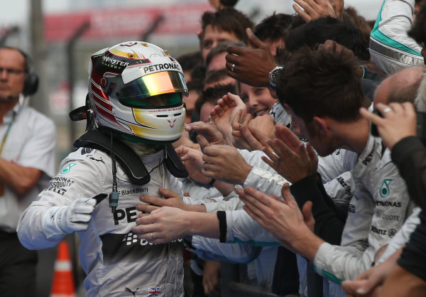 Hamilton wins third straight F1 race at Chinese GP