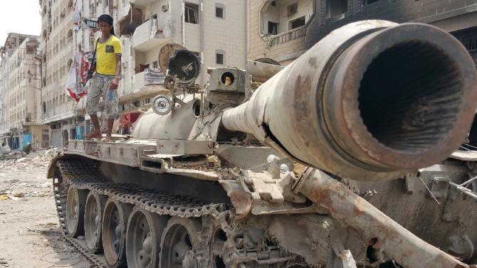 A fighter loyal to Yemen&#39;s exiled President Abedrabbo Mansour Hadi stands on a tank in Yemen&#39;s second city of Aden on July 30, 2015