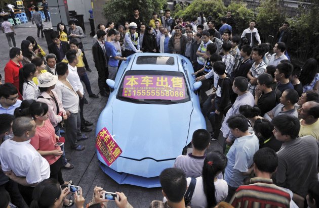 Chinês disfarça Hyundai de Lamborghini e tenta vendê-lo por R$ 35 mil [+mesmo sem disfarce, ainda é mais barato que aqui][+pirataria alcançando novos níveis] 2013-09-13T065527Z_1611516186_GM1E99D14TB01_RTRMADP_3_CHINA