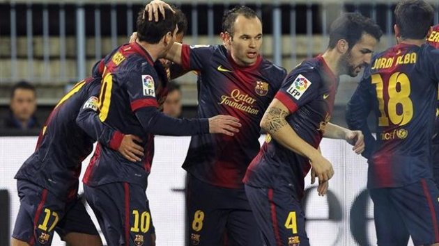 Los jugadores del Barcelona celebran el gol de Pedro ante el Málaga en Copa del Rey