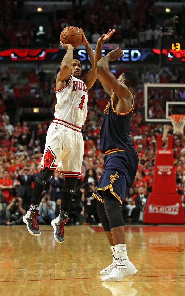 GAME 3 - Bulls' Rose makes 3 at the buzzer; Clippers dominate Cleveland-cavaliers-v-chicago-bulls-20150509-030348-859
