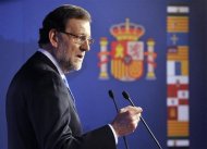 El presidente del Gobierno, Mariano Rajoy, publicó el sábado sus declaraciones de la renta de los años 2003 a 2011 y de patrimonio de 2003-2007, en un intento más de dar un imagen de transparencia en el partido en el poder, tras el escándalo surgido por la publicación de una supuesta contabilidad oculta en el Partido Popular. Imagen de Rajoy en una rueda de prensa el 8 de febrero al final del Consejo Europeo celebrado en Bruselas. REUTERS/Eric Vidal