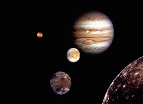 Pe doi dintre sateliții lui Jupiter ar putea exista organisme vii