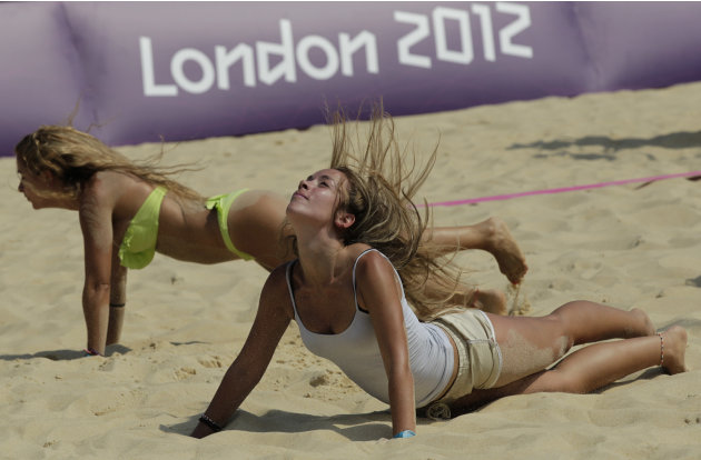Foto Gadis-gadis Cheerleaders Seksi Olimpiade London 2012 [ www.BlogApaAja.com ]