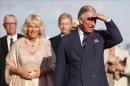El príncipe Carlos de Inglaterra y su esposa Camila, duquesa de Cornualles, llegan una recepción con motivo del Jubileo de Diamante de la reina Isabel II celebrada en la Ópera de Sídney, en Australia, el pasado, viernes 9 de noviembre de 2012. EFE