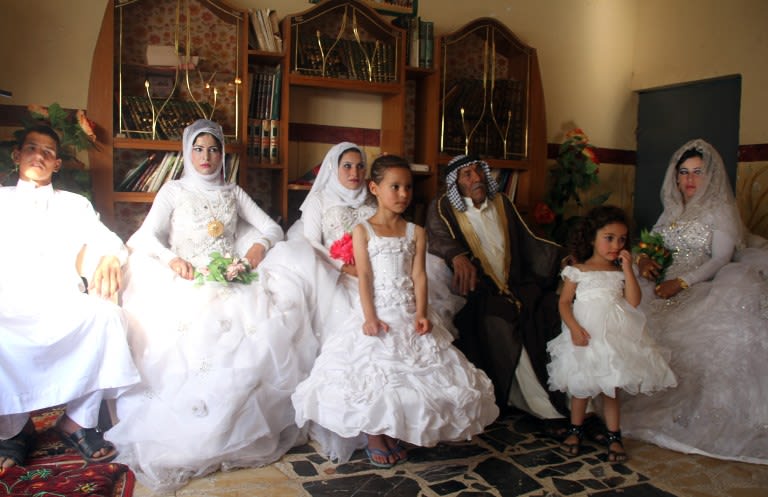 عراقي تسعيني يتزوج فتاة في العشرين !  000-Nic6230657-jpg_130507